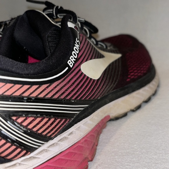 Brooks Ghost women’s black and pink running sneaker size 9.5 wide - Picture 4 of 10
